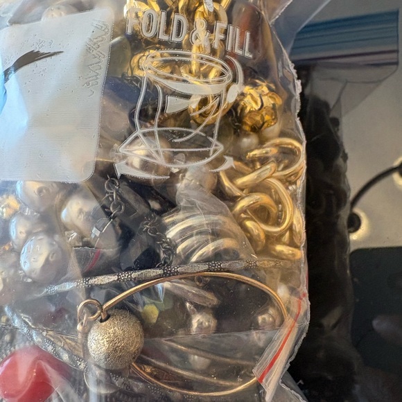 1KG Mixed Untested Jewelry Bag with Red and Silver Accents. LOT 15 - Picture 2 of 8